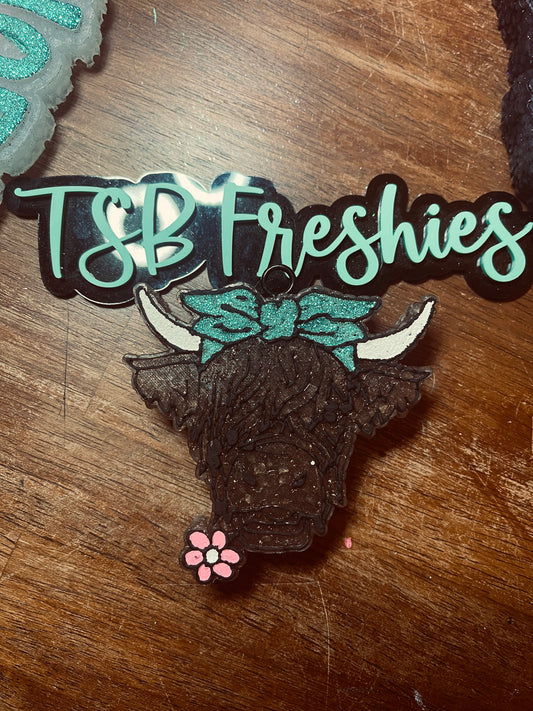 Highland Cow Head with Daisy